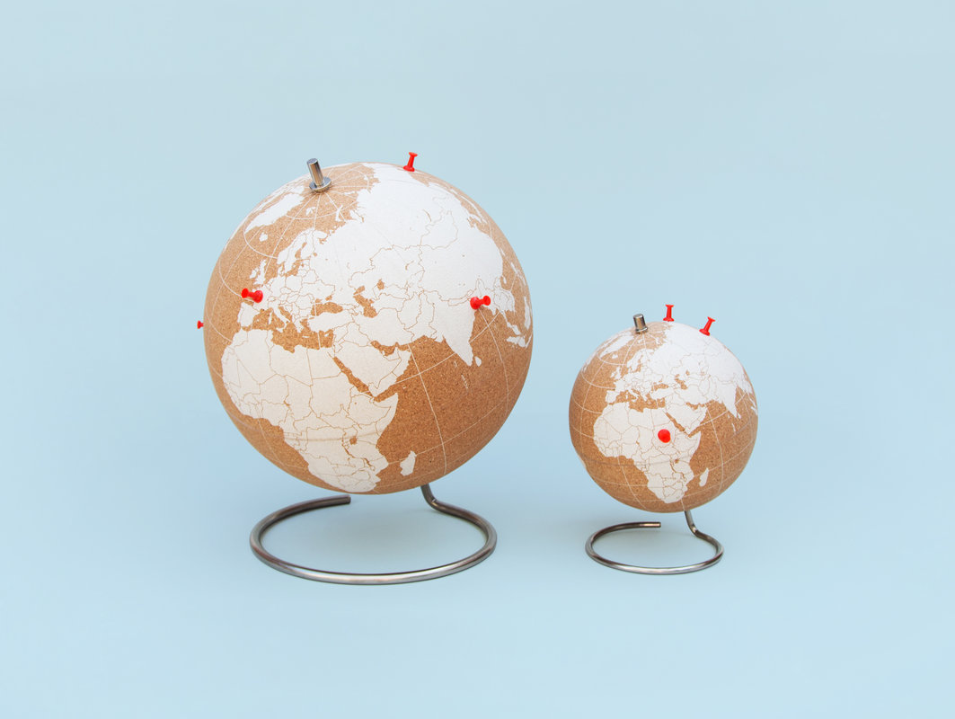 Mappamondo piccolo globo di sughero 14cm bianco - Mappamondo sughero  (cartina mondo sughero) & Globi di sughero - Esperti di sughero naturale!