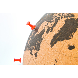 Kleiner schwarzer Kork Globus 14cm - ideal fr einen begeisterten Weltenbummler!